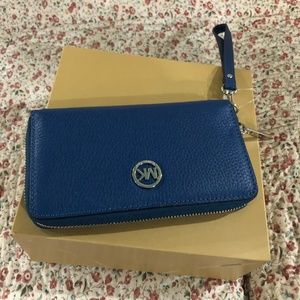 Micheal Kors leather whristlet